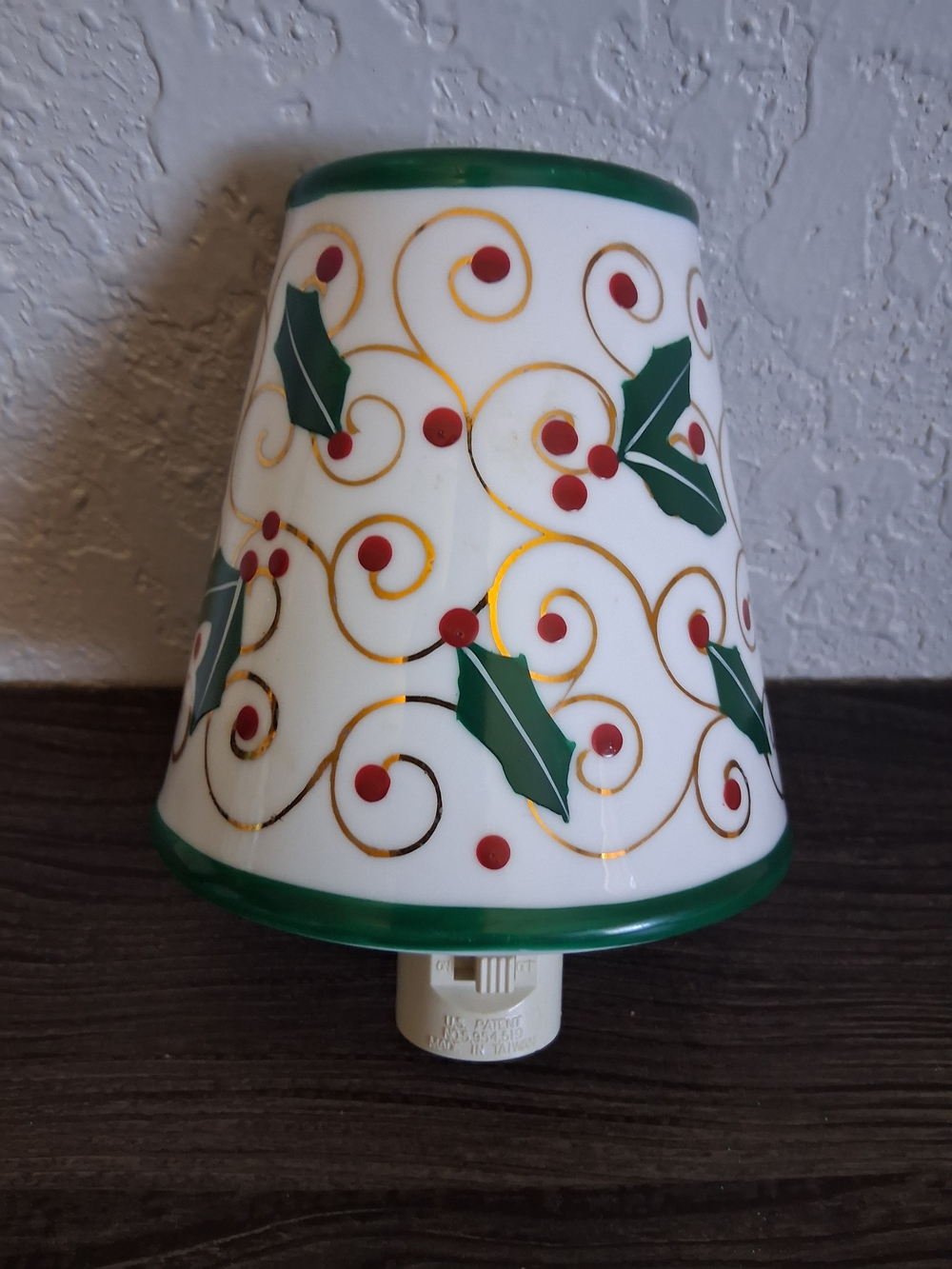 ​Vintage Christmas Holly Berry Glass Night Light Swirl Gold Scroll Accent Light